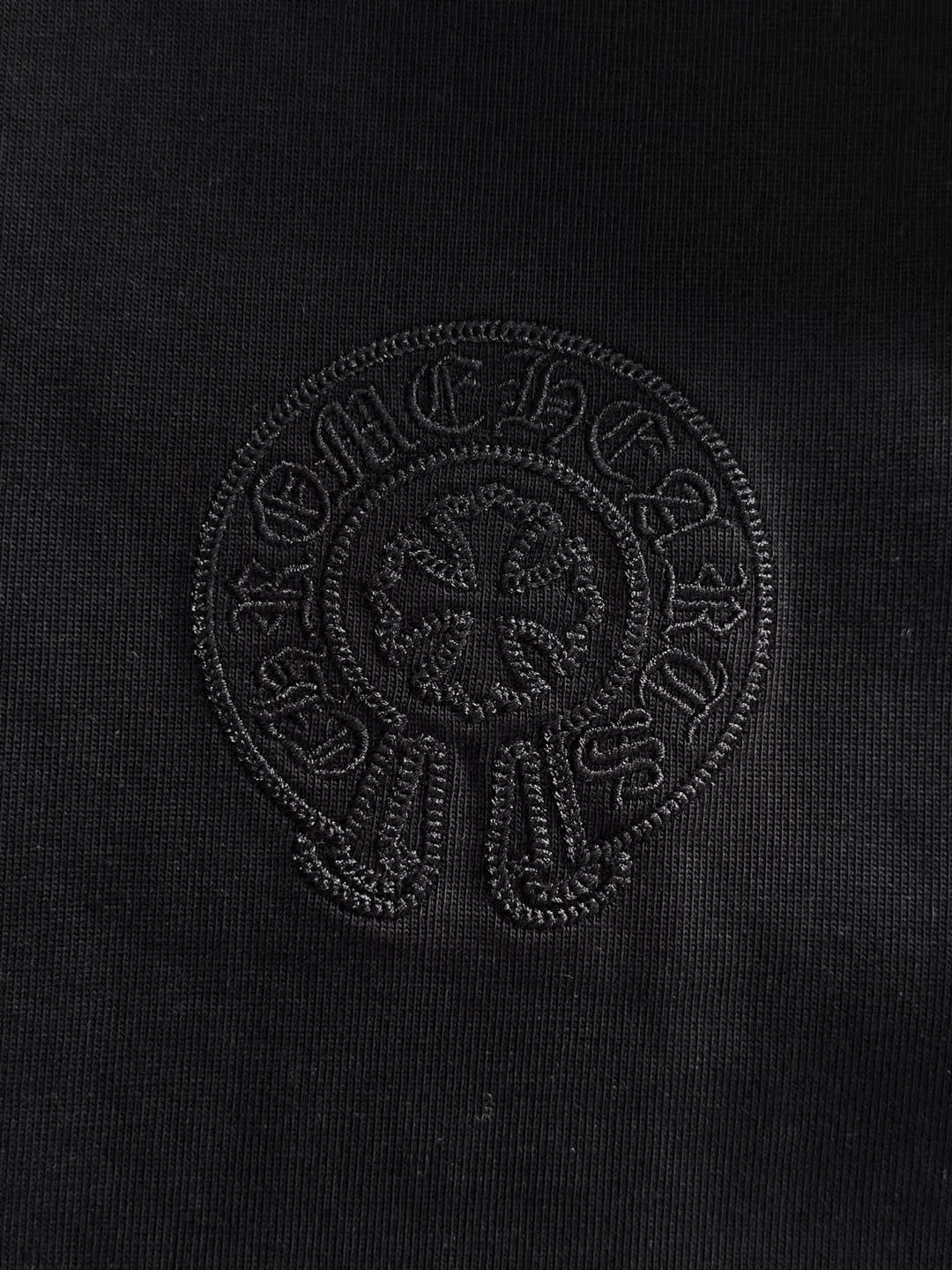 P270 Chrome Hearts* (exclusive quality in the market) hot style 2꯭0꯭2꯭5 autumn style long T new version Original ⌚️ high version Chrome Hearts The fabric is made of 380g high-density pure cotton custom fabric. It does not deform or shrink. The three-dimensional drape is amazing. Process introduction: The front and back panels are made of Behringer stacked show thousands of needle embroidery. Color: black SIZE: S-XXL